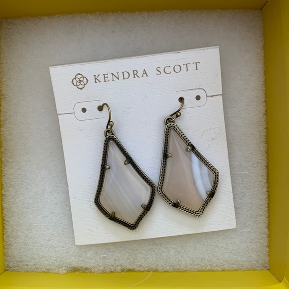 Kendra Scott Earrings with box and bag - Picture 1 of 4